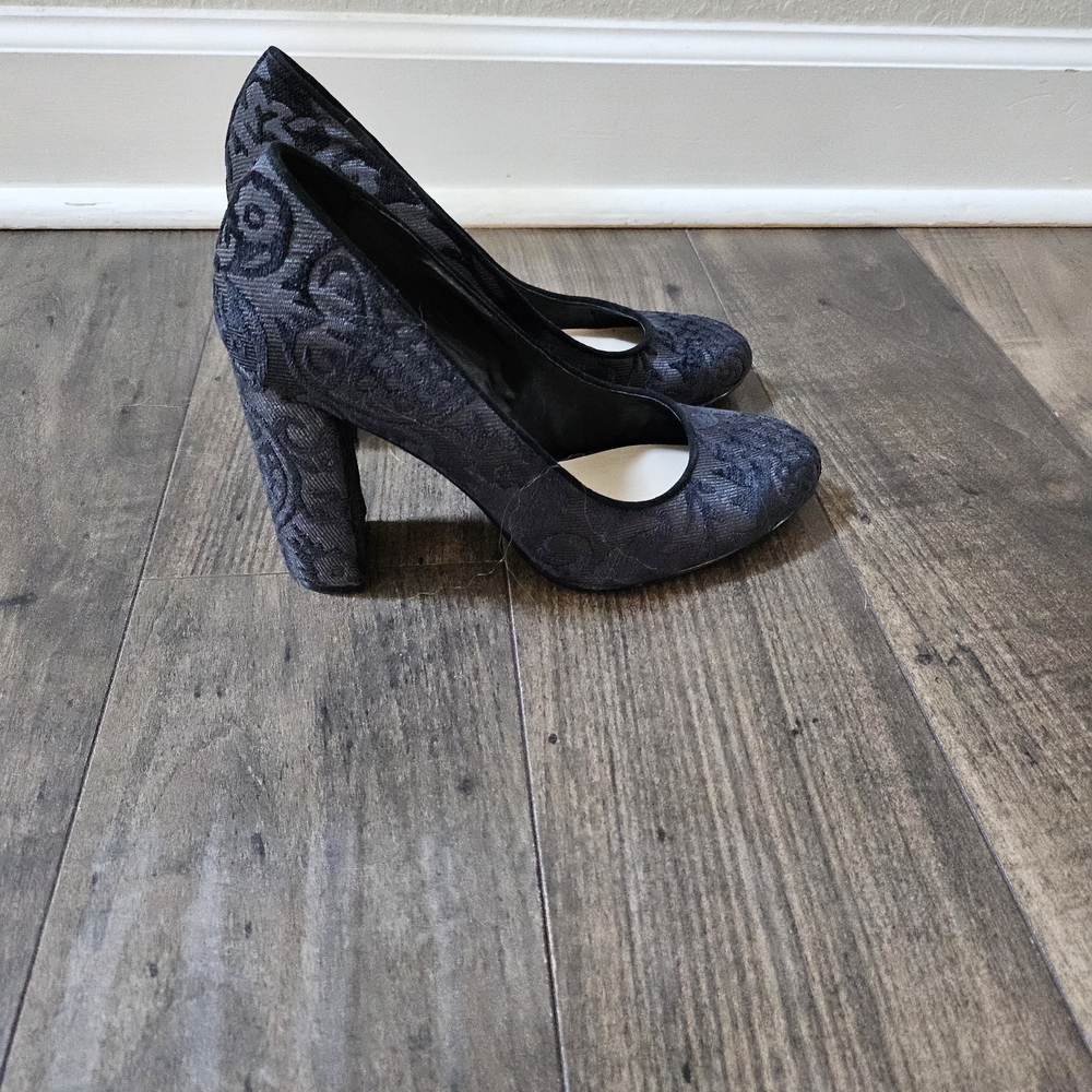 Nine West Black Floral Patterned Heels Size 8 M